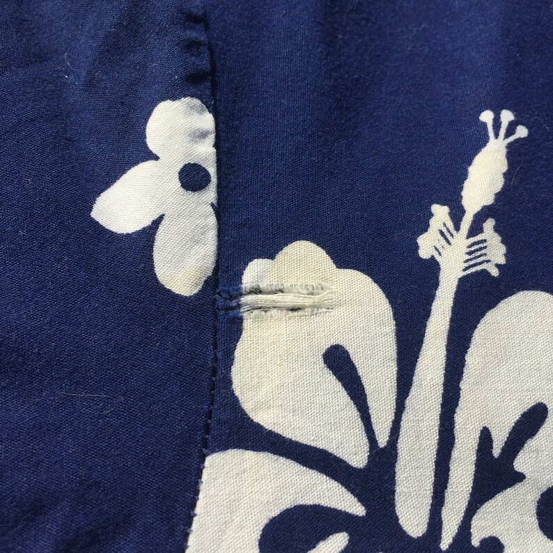 1960s 60s Ui Maikai Blue Floral Button Up Hawaiian Vintage Shirt