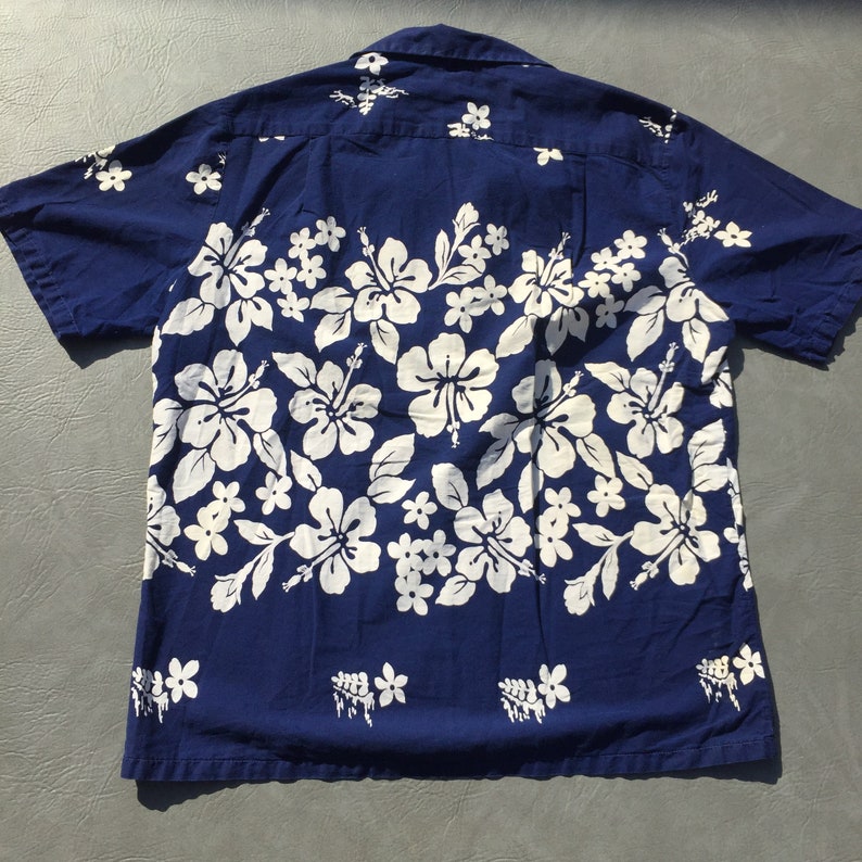 1960s 60s Ui Maikai Blue Floral Button Up Hawaiian Vintage Shirt