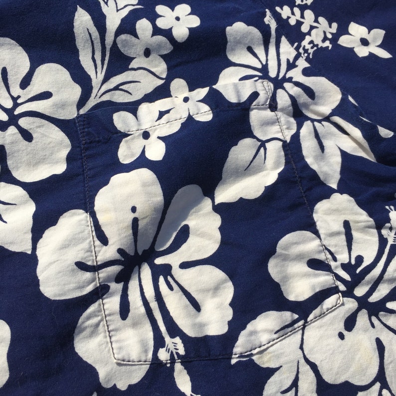 1960s 60s Ui Maikai Blue Floral Button Up Hawaiian Vintage Shirt
