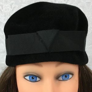 Vintage Mid Century Ladies Womans Black Velour Velvet Bucket Pillbox Hat H148