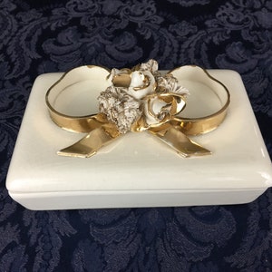 Vintage Covered Vanity Dresser Powder Trinket Jar Dish Spaghetti Porcelain Gold Bow Signed