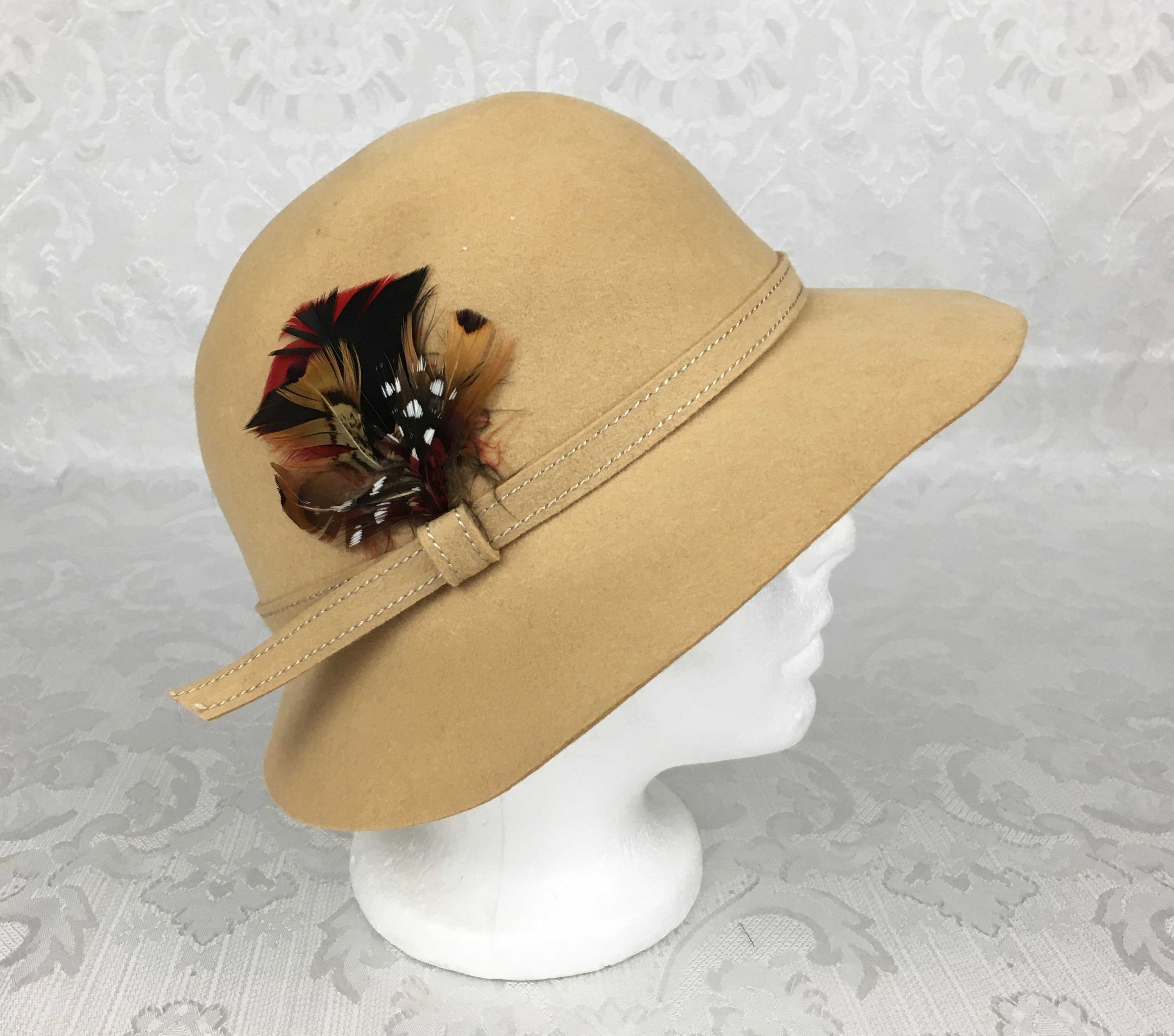 Vintage Mid Century Lord & Taylor Wool Beige Cloche Hat  display picture 1