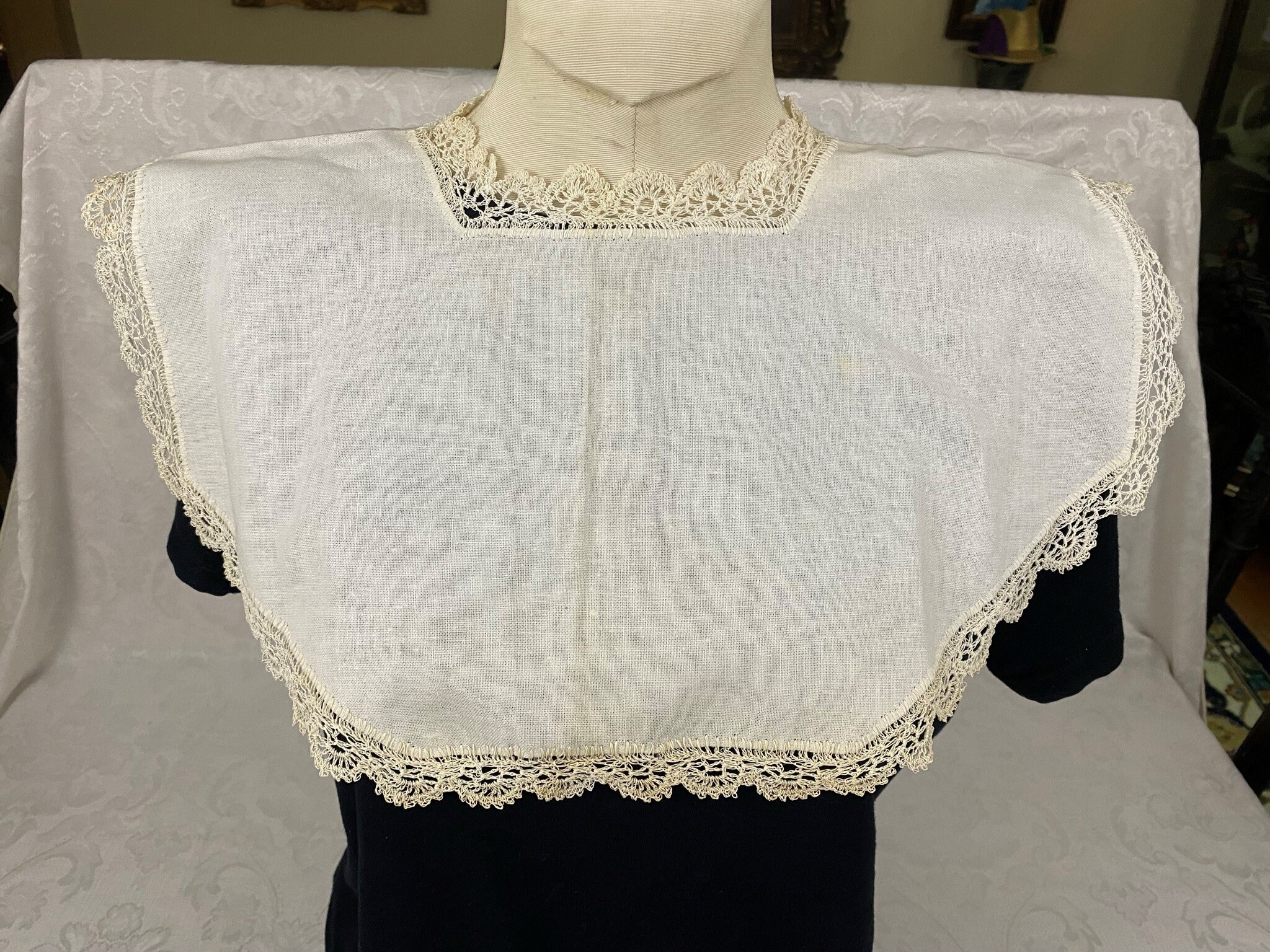 Vintage Off White Linen Bib Collar Needle Lace Trim Button Back Edwardian Victorian M185 Accessoires Sjaals & omslagdoeken Kragen & slabben 