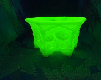 Vintage Fenton Art Glass Chrysanthemum Planter Bowl Lime Green Custard Satin Uranium FE230