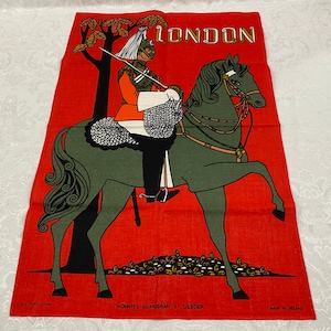 Vintage Irish Linen Tea Towel Printed Mounted Guardsman Souvenir of Buckingham Palace London Unused T285