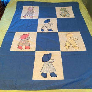 Vintage Hand & Machine Stitched Baby Quilt Hand Tied Applique Sunbonnet Sue Crib Quilt 57 x 42 Q125