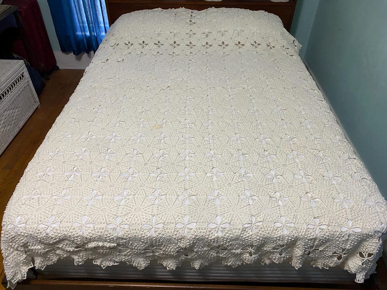 Vintage Handmade Bedspread Popcorn Crochet Pinwheels Heirloom Quality ...
