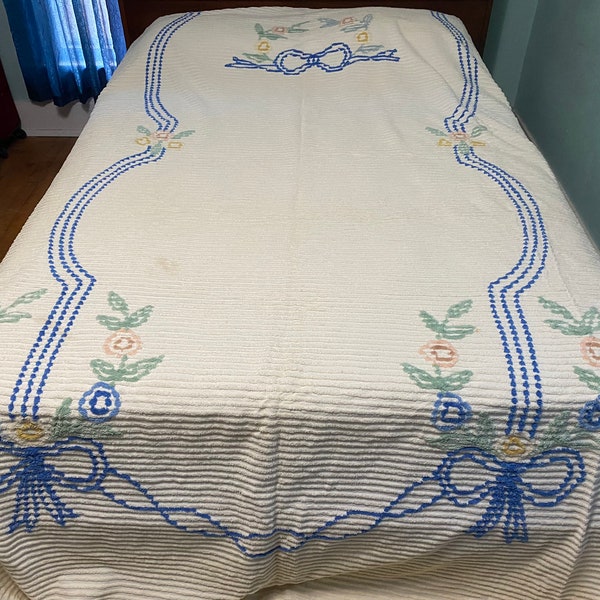 Vintage Chenille Bedspread with Tufted Flowers and Bows King Size 106 x 88 Q205