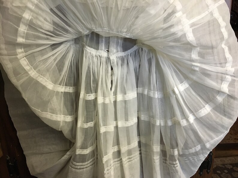 Vintage Young Girls Formal First Communion Baptism Dress Sheer White Ruffled Lace Trim Big Bow I160