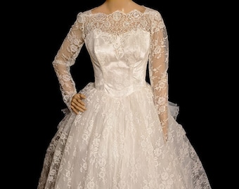 Vintage Layered White Chantilly Lace & Tulle Wedding Gown  FREE SHIPPING