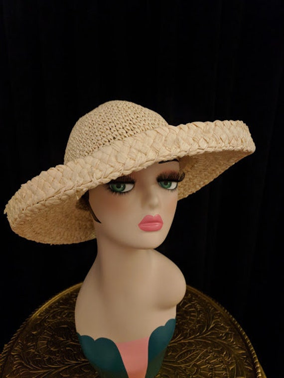 Ladies Vintage Italian Styled Neutral/ Natural Colored Straw  display picture 1