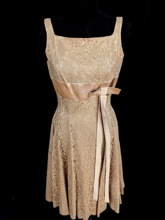 Vintage 1950's Beige Lace & Satin Special Occasio… - image 1