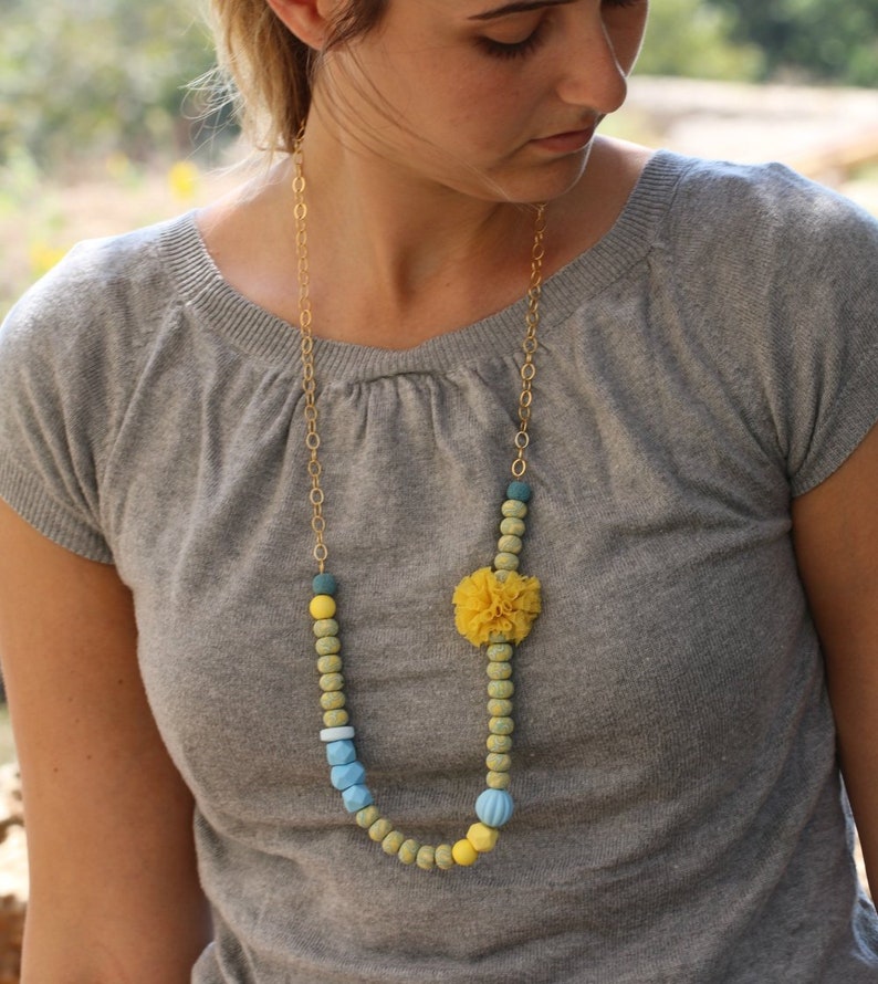 Collar de cuentas de arcilla de polímero largo colorido hecho a mano, collar de cuentas boho de playa de verano, collar de declaración hippie boho, joyería de moda yellow and blue