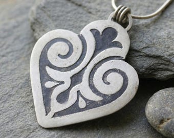 Långt hjärthalsband, graverbart hänge i sterlingsilver | Stor 4,5 x 4,6 cm | Handgjord berlock för kvinnor
