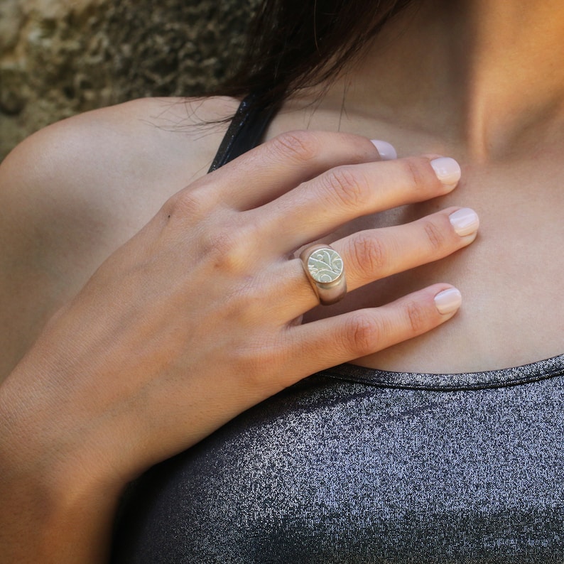 Silver Signet Ring Round Signet Ring Women Vintage Ring Statement Ring Solitaire Ring Hand-Made Signet Ring Gift For Mom zdjęcie 1