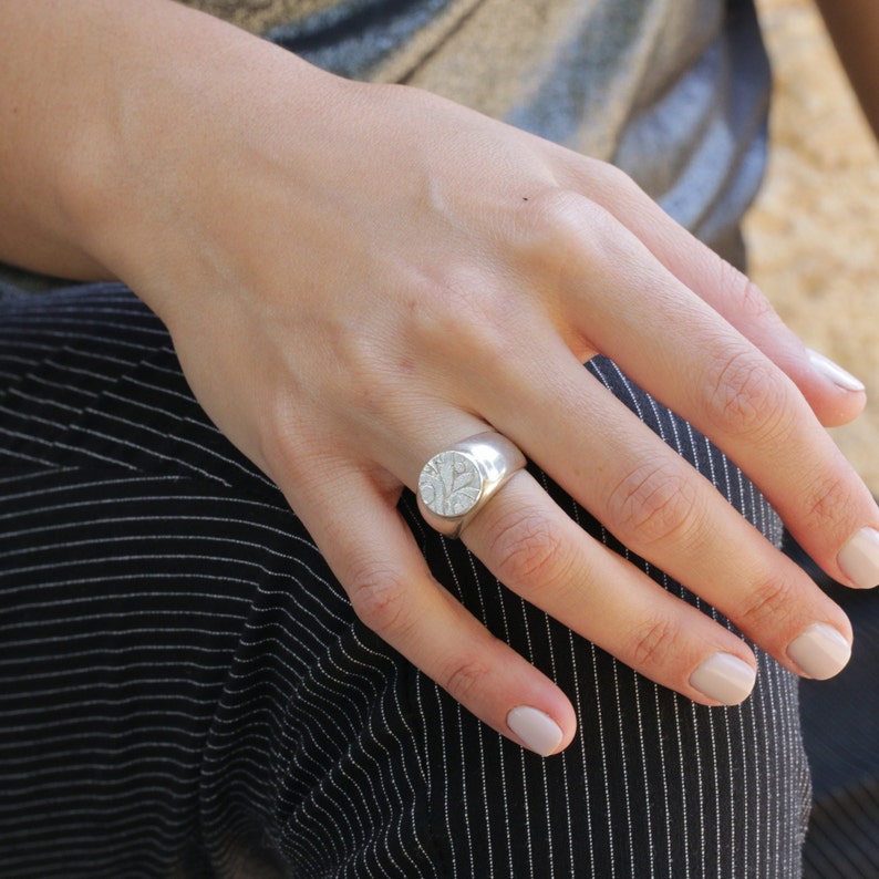 Silver Signet Ring Round Signet Ring Women Vintage Ring Statement Ring Solitaire Ring Hand-Made Signet Ring Gift For Mom zdjęcie 7