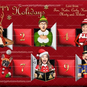 Puede incluir: Una invitaci&oacute;n con tem&aacute;tica navide&ntilde;a con las palabras "HAPPY Holidays" en letras doradas. El dise&ntilde;o presenta varios personajes vestidos con atuendos festivos, incluyendo un perro, un elfo y un cascanueces. Los n&uacute;meros 2, 4, 7 y 9 se muestran en cuadrados rojos.