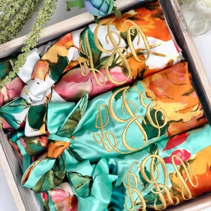 Bridesmaid Robes, Bridal Gift, Bride Robe, Getting Ready Robes, Satin Kimono Robe, Bachelorette Robe, Bridesmaid Proposal Box (Watercolor)