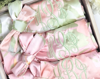 CLEARANCE SALE! Bridesmaid Robes Set of 2, 3, 4, 5, 6, 7, 8 Bridesmaid Gift, Satin Floral Robe, Custom Robes, Monogrammed Robe (Big Floral)