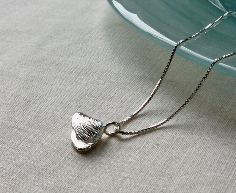 Sterling Silver Quahog Shell Necklace - Etsy