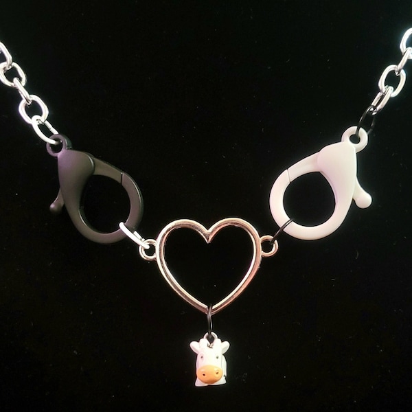 Collier chaîne noir et blanc avec anneau en coeur de vache