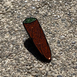 Up in Smoke Soft Enamel Pin + Glitzer für (Hüte, Taschen, Weste, Jacken, Beanies, Schlüsselbänder usw.)