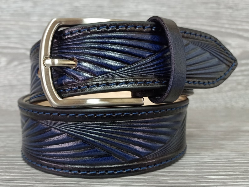 Tooled leather belt, mens leather belt, western leather belt, embossed belt, personalized belt, gift for dad, fathers day gift, papa gifts. Gradient navy blue