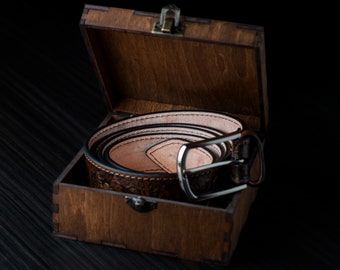 Wooden box for belts