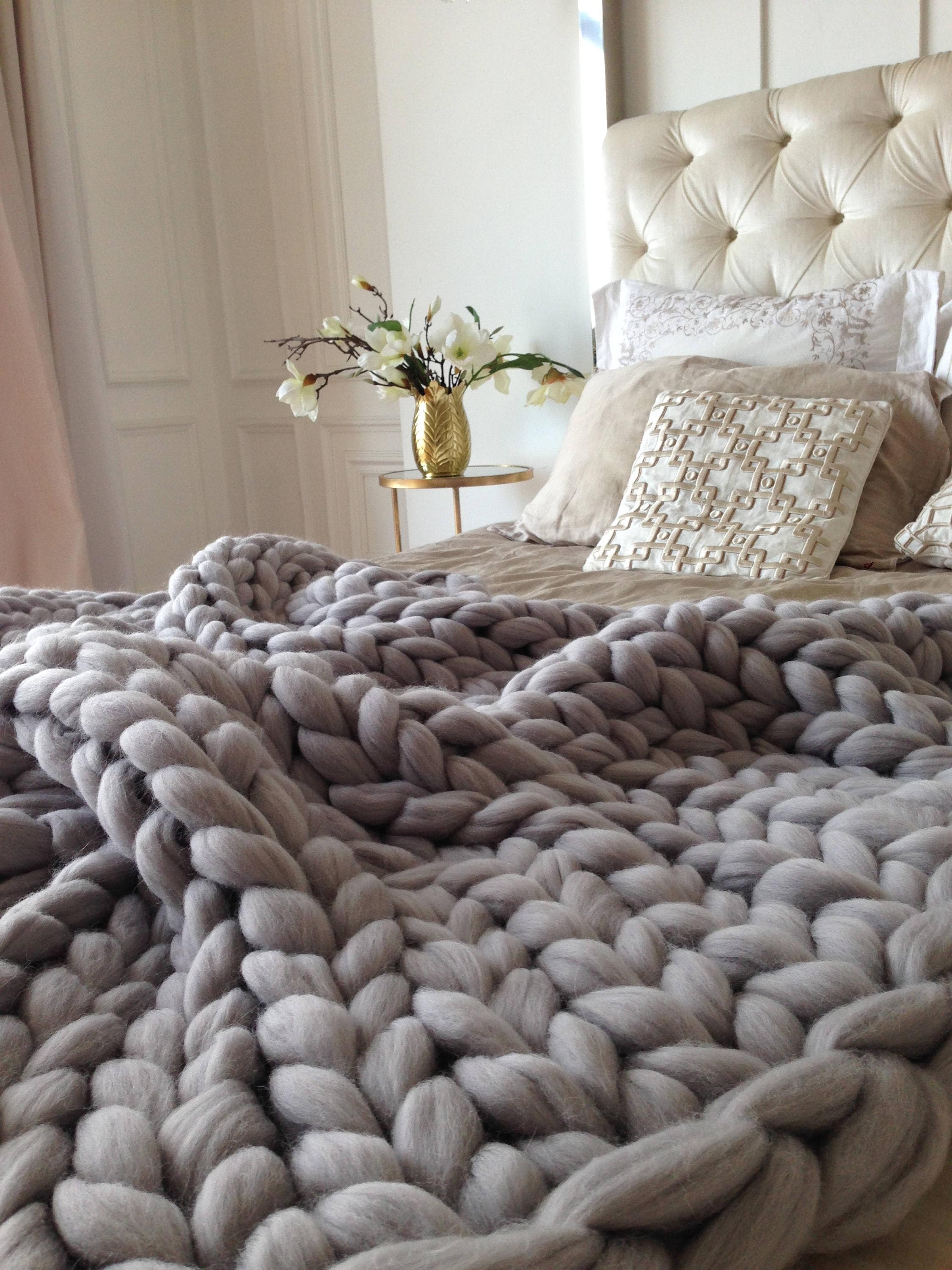 Wool Hugs Grey Chunky Knit Blanket. Merino wool blanket.
