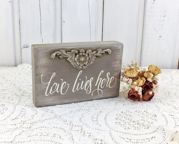 Love Lives Here Small Love Sign Vintage Style Wedding Sign Shabby Chic Sign Wedding Day Sign Bedroom Table Decor Newlywed Gift New Home Sign