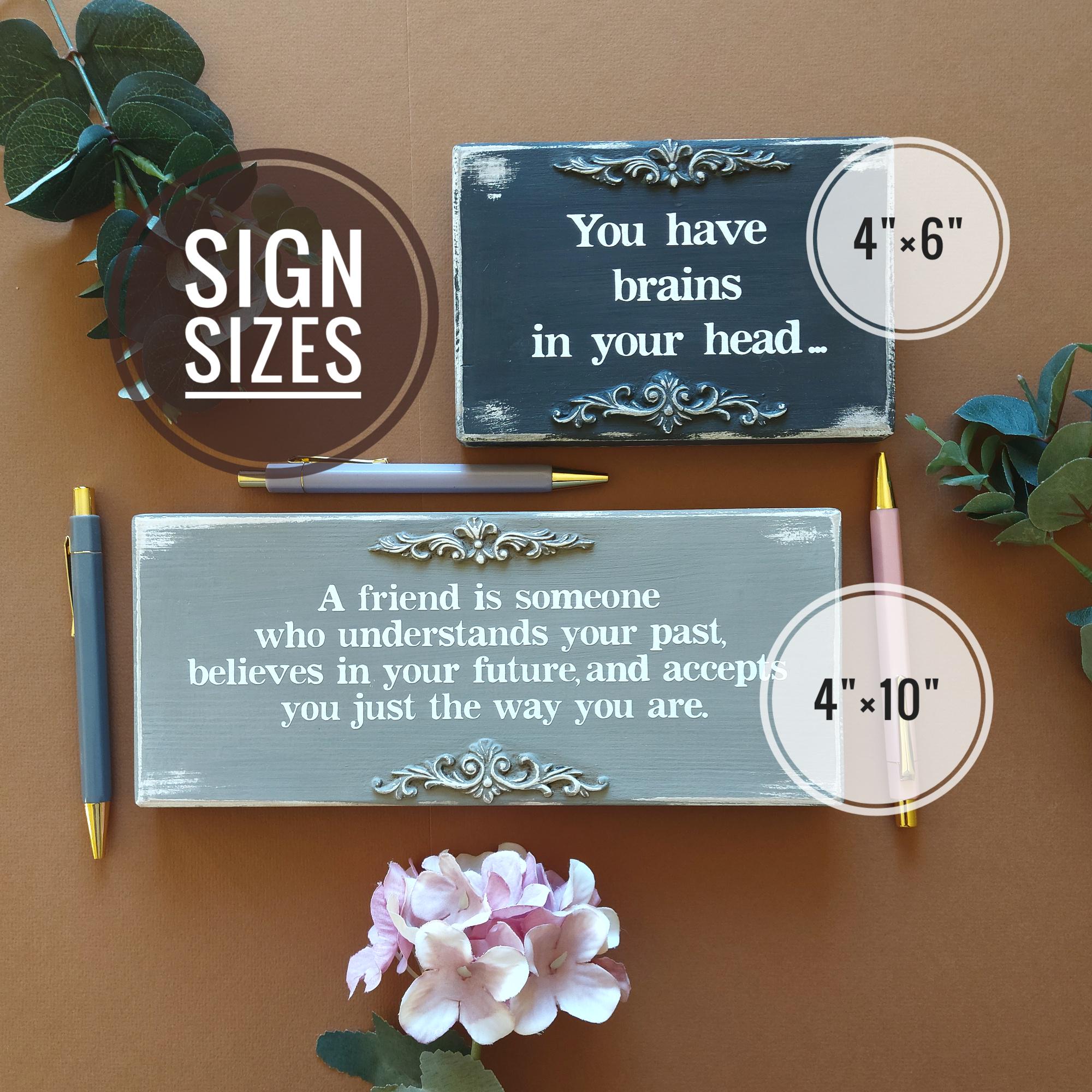 Decorazione da scrivania con citazioni ispiratrici - La bellezza è tutto intorno, targa da tavolo in ceramica con supporto in legno, decorazioni da scrivania, decorazione per ufficio, regalo