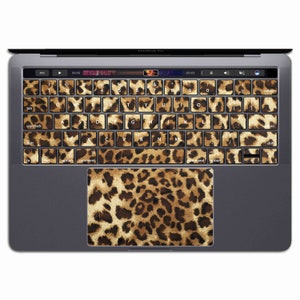 Puede incluir: Piel de teclado y trackpad con estampado de leopardo para portátil. La piel cubre toda el área del teclado y el trackpad, con un patrón de estampado de leopardo marrón y negro.