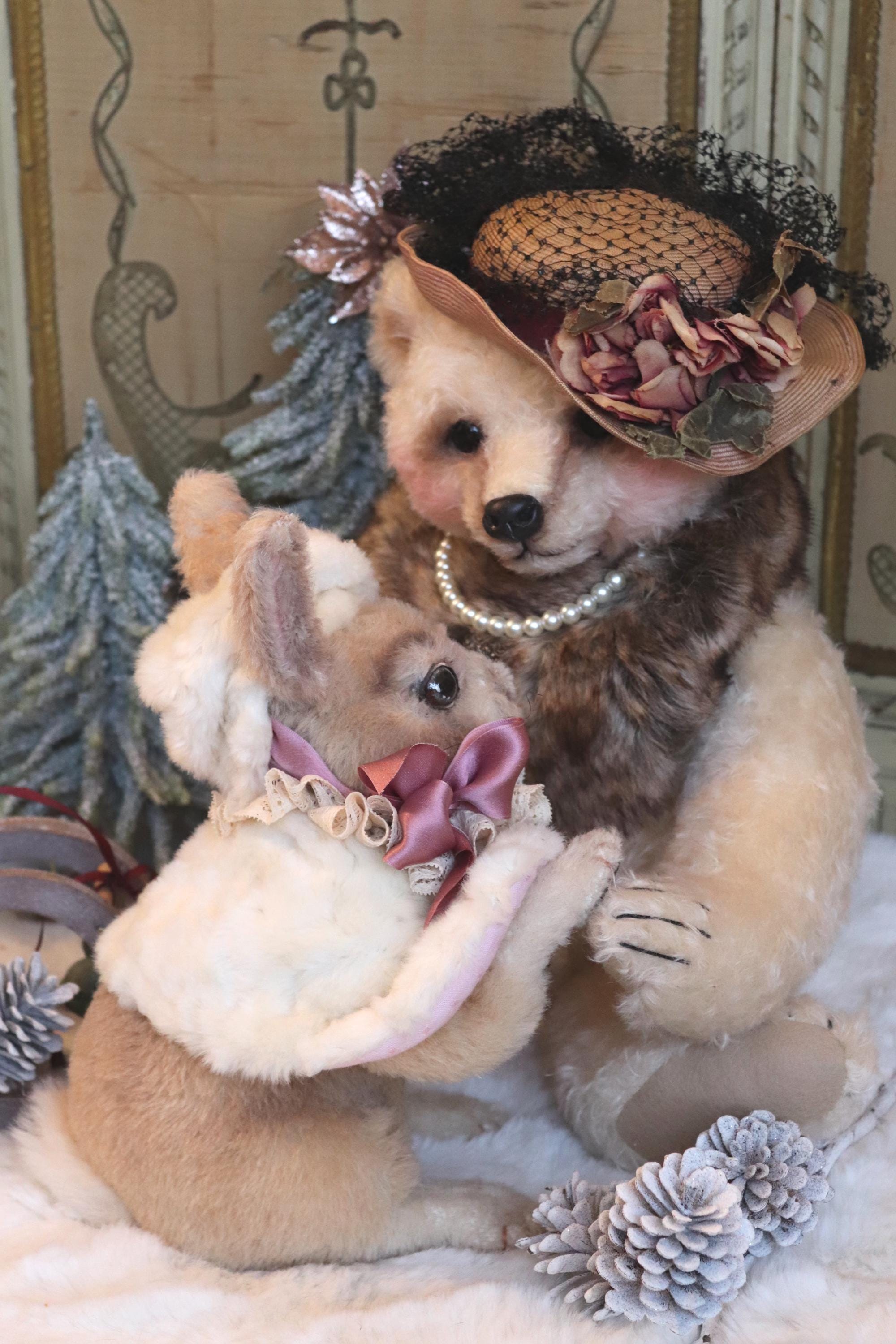 CHATEAU MIJOU Antique Style Rabbit