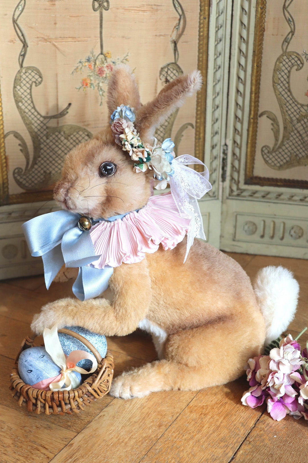 CHATEAU MIJOU Antique Style Rabbit