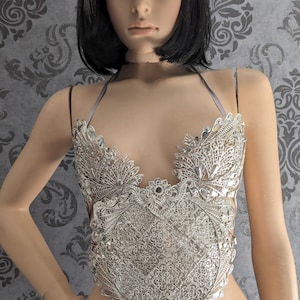 Metallkorsett, gepanzertes Bustier für Damen in Silberfarbe, fantastisches Korsett. Erhabener Ausschnitt garantiert: Einzelstück!