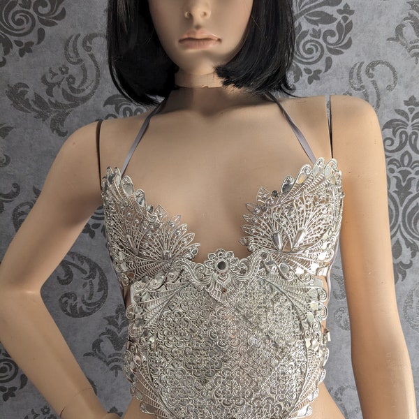 Corset métal, bustier armure pour femme couleur argenté, Corset fantastique. Décolleté sublime garanti: pièce unique!