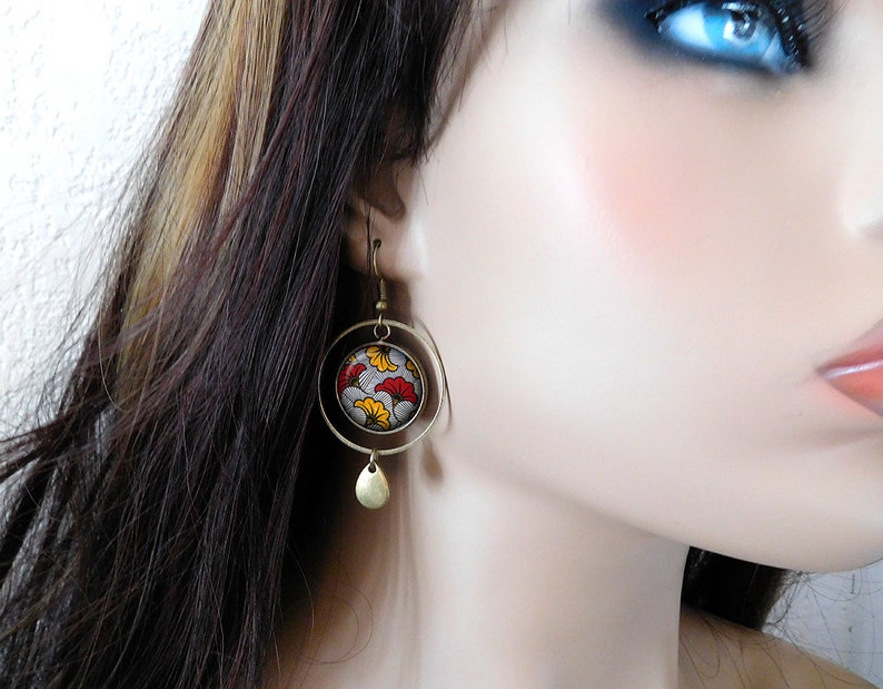 Boucles d'oreilles wax jaune et gris bijou femme cabochon Afrique ethnique créoles image 2