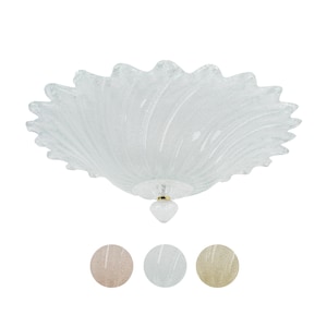 Puede incluir: Una lámpara de techo de vidrio esmerilado con un diseño ondulado en forma de flor. La lámpara está disponible en tres colores: rosa, blanco y beige.