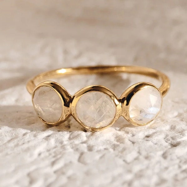 Natural Moonstone Ring-Round moonstone-Sterling Silver Ring-14K Solid Gold Ring-Stackable Ring-Dainty Ring-Fire Moonstone Ring-Gift For Her