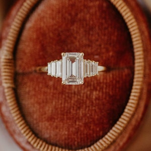 2ct Emerald Cut Moissanite Engagement Ring/14K Gold Ring/Art Deco Vintage Ring/Unique Moissanite Promise Ring/Sevan Stone Ring/Wedding Ring