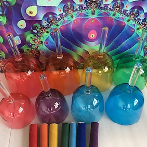 8pcs 4th octave crystal singing handle bowls with  C D E F G A B C note chakras color set red orange yellow green blue indio purple red