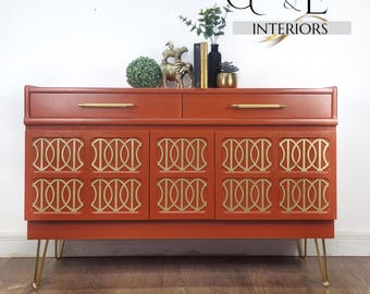 Aparador Nathan de teca, mcm, naranja y dorado, mueble de cóctel de mediados de siglo, mueble multimedia, armario, maximalista, aparador
