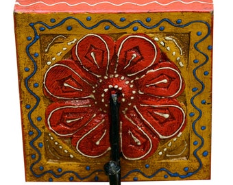 Patère orientale Kadira jaune-rouge en bois, sculptée et peinte à la main | MA05-12-F