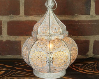 Lanterne orientale Alima en or blanc blanc hauteur 30 cm | Lanterne marocaine suspendue et debout | Bougeoir décoration Ramadan LN2050