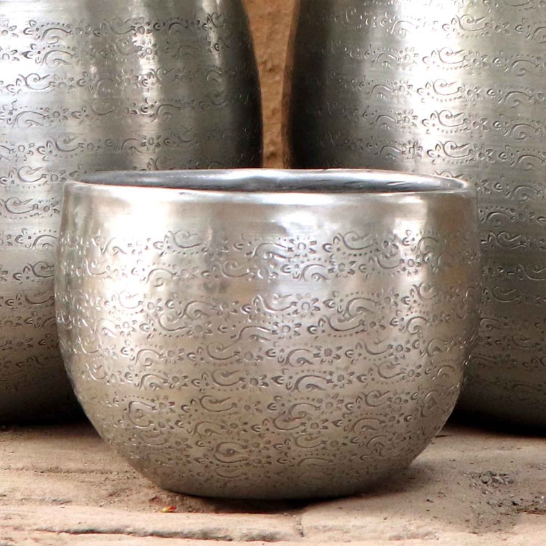 Oriental flowerpot Almeria silver aluminum plant pot decorated with hammer finish Moroccan style planter XS