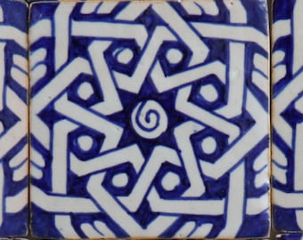 Piastrella orientale Daima 10 x 10 cm blu bianco dipinta a mano e in vaso dal Marocco, piastrella da rivestimento per una bella cucina, doccia, bagno | FL7140