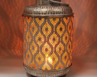 Lanterne orientale Suraya grande en or blanc shabby Ramadan vivant Eid décoration lanterne bougeoir marocain avec poignée IRL5030