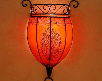 Marokkaanse Henna Leren Wandlamp Nakous Rood | Oosterse wandlamp van echt leer & smeedijzer | Ramadan lamp zoals uit de 1001 nachten