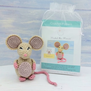 Kit au crochet Mabel la souris, lots de patrons et livre - patron de livre et personnage pour enfants