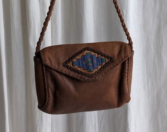 Sac à bandoulière marron en cuir vintage avec perles